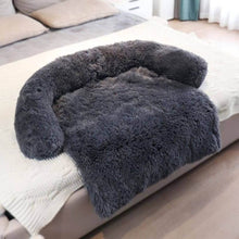 Charger l'image dans la galerie, Housse de canapé gris foncé toute douce posée sur un lit.